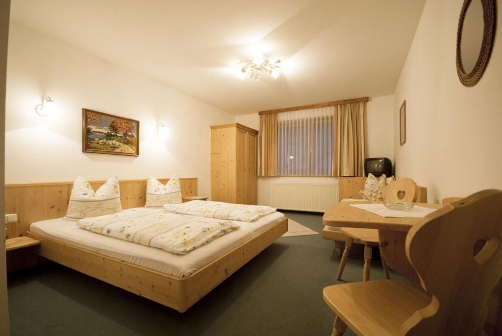 Pension Fuchs Brixen im Thale Rum bild
